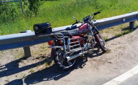 На трассе «Кола» мотоциклист влетел в отбойник