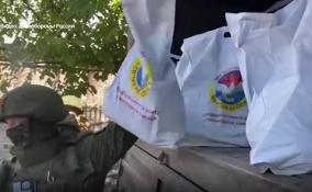 Военнослужащие Центрального
военного округа доставили гумпомощь в один из
населенных пунктов ЛНР