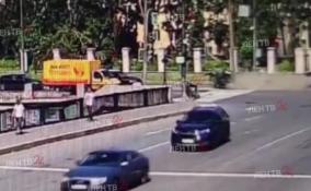 Видео: на Обводном канале автомобилист насмерть сбил пешехода на «зебре»