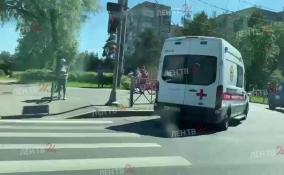 Байкерша на огромной скорости врезалась в иномарку на Светлановском проспекте в Петербурге