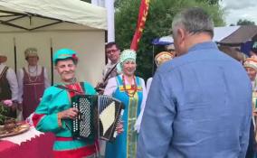 Александр Дрозденко вместе с жителями Тихвина отметил два больших праздника: 249 день рождения города и День памяти Тихвинской иконы Божьей Матери