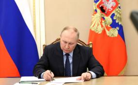 Владимир Путин подписал закон, приравнивающий переход на строну противника к госизмене