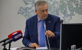 В грядущий понедельник в ходе прямой линии губернатор Александр Дрозденко ответит на вопросы жителей 47 региона