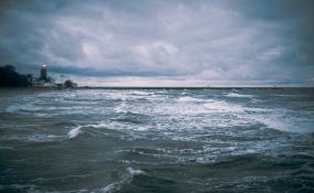 Двадцать детей едва не погибли во время похода по Ладожскому озеру в шторм