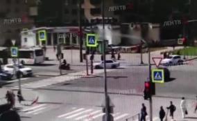 Видео: байкер попал в ДТП на Васильевском острове