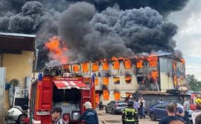 Во Фрунзенском районе локализовали пожар в трехэтажном доме
