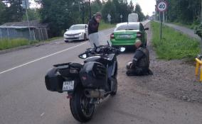 В Агалатово автомобилист пустил пулю в висок мотоциклисту