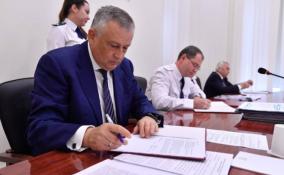 Губернатор Ленобласти Дрозденко и прокурор Жуковский подписали соглашение о взаимодействии в правотворческой деятельности