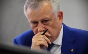 Александр Дрозденко подписал закон, запрещающий занимать пост губернатора Ленобласти более двух сроков подряд