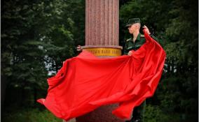 В честь 300-летия прокуратуры РФ в Колтушах торжественно открыли памятный знак