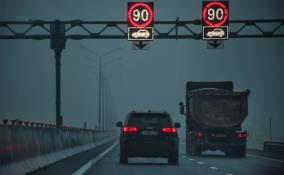 Водителей Ленобласти предупредили о плохой видимости на дорогах из-за тумана в среду утром