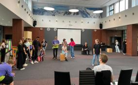 Трое школьников из Енакиево приняли участие в постановке мюзикла в Ленобласти