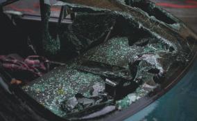 Неизвестный угнал автомобиль петербуржца, попал на нём в ДТП в Ленобласти и скрылся
