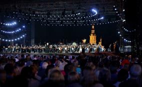 Фоторепортаж: в центре Петербурга оркестр исполнил «Ленинградскую» симфонию Шостаковича