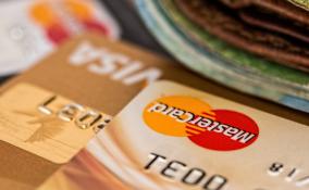 Полиция задержала сына и мать, которые похитили у монаха его банковскую карту и списали с нее 80 тысяч рублей