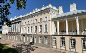 Реставраторы воссоздают по довоенным фотографиям восемь залов Екатерининского дворца в Пушкине