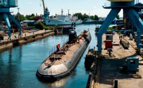 Баржа «Атлант» Выборгского судостроительного завода поднимет советскую атомную подводную лодку
