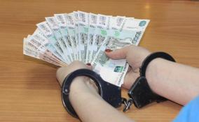Сотрудницу Выборгской таможни будут судить за взятки на 900 тысяч рублей