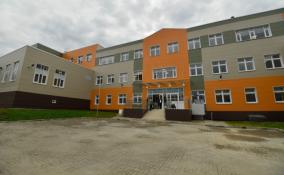 Новую школу с детским садом в Осельках ввели в эксплуатацию