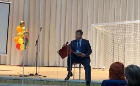 Вице-губернатор Ленобласти по безопасности Михаил Ильин провел урок мира для учеников Шлиссельбургской школы №1