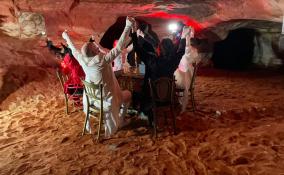В Саблинских пещерах актёры иммерсивного театра воссоздали творческие вечера времён Алексея Толстого