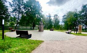 В Лужском районе благоустроили общественную территорию у памятника Николаю Толмачеву
