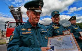 Пожарным Ленобласти торжественно передали новую спецтехнику в Гатчине — фоторепортаж