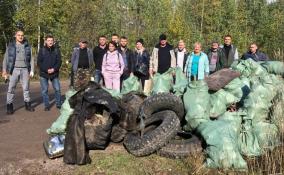 Во время субботника в Подпорожье активисты очистили от мусора берега рек Свирь и Святуха