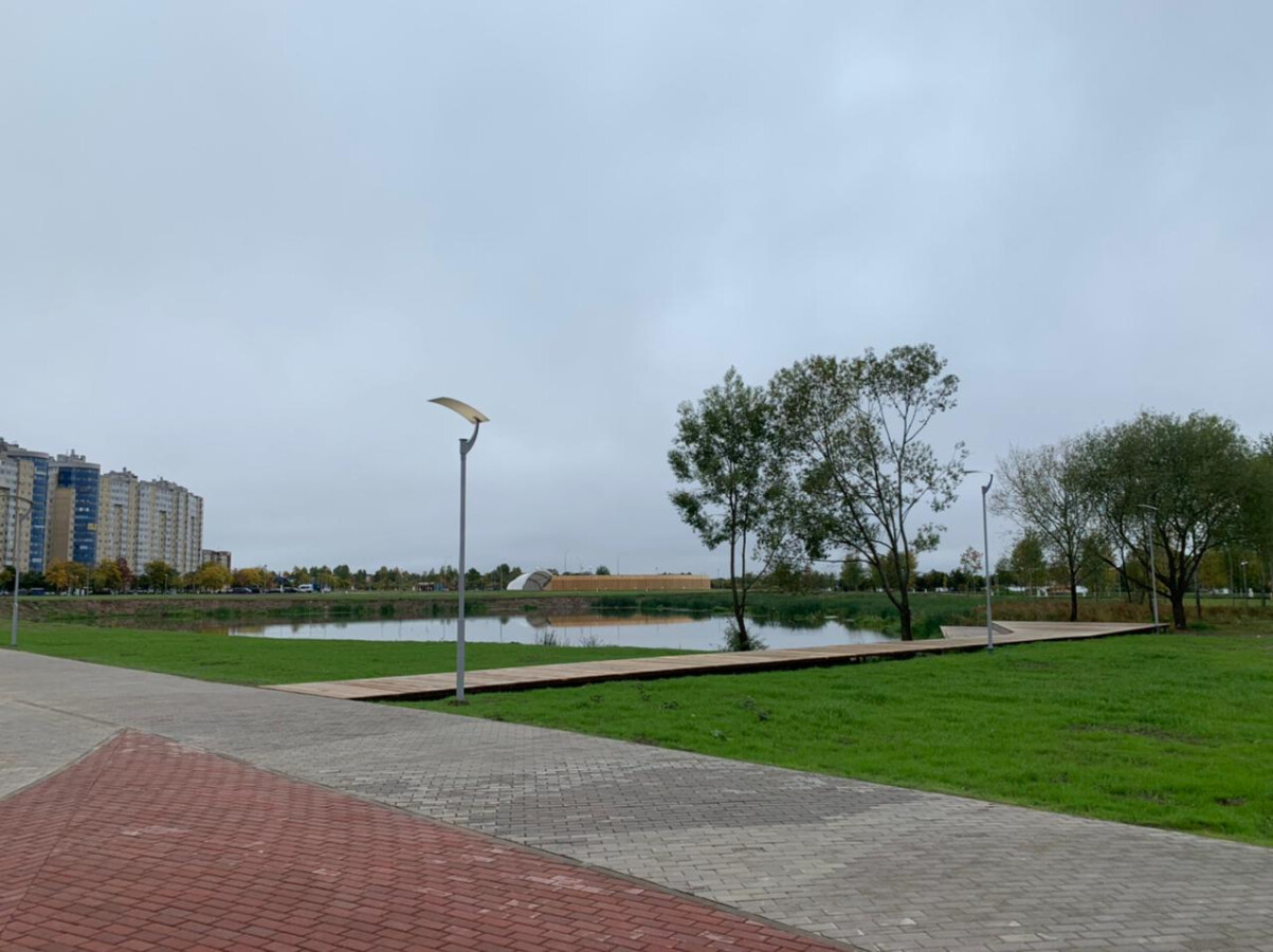 На берегу реки Волхов в Киришах благоустроили парк «Прибрежный»