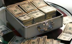 Из квартиры в Гатчине украли деньги, украшения и оружие на 21 миллион рублей