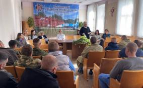 Участников спецоперации в военном госпитале навестила делегация из Ленобласти