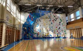 Губернатор Ленобласти осмотрел обновленные помещения Центра развития физической культуры и спорта «Волна»