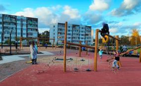 В Мельниково открыли детский городок с качелями и тренажёрами