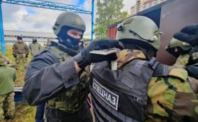 Спасатели, спецназ и силовые ведомства провели совместные учения в Петербурге