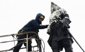 Монумент императора Петра Великого в Шлиссельбурге подготовили к зиме