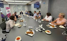 Губернатор Ленобласти встретился с активистами движения «Команда 47»