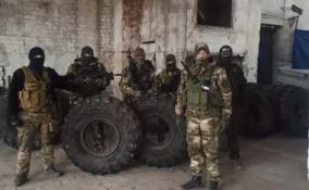 Житель Ленобласти отправил военнослужащим на Донбасс фуру с запасными колесами для БТР