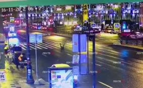 Смертельный наезд такси на девушку в центре Петербурга попал на видео
