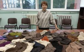 Женщины из Волосово связали для российских бойцов 100 пар тёплых носков