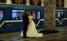 Почти 100 пар поженились в зеркальную дату в Петербурге