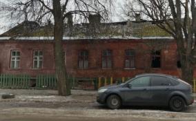 В Ивангороде 12 спасателей 5 часов тушили пожар в жилом доме