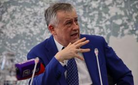 «Сидеть и ничего не делать — худший вариант»: губернатор Ленобласти раскритиковал пассивность муниципалов