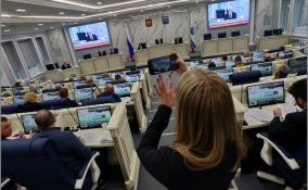 Фоторепортаж ЛенТВ24: депутаты Ленобласти обсудили более 40 вопросов на заседании ЗакСа